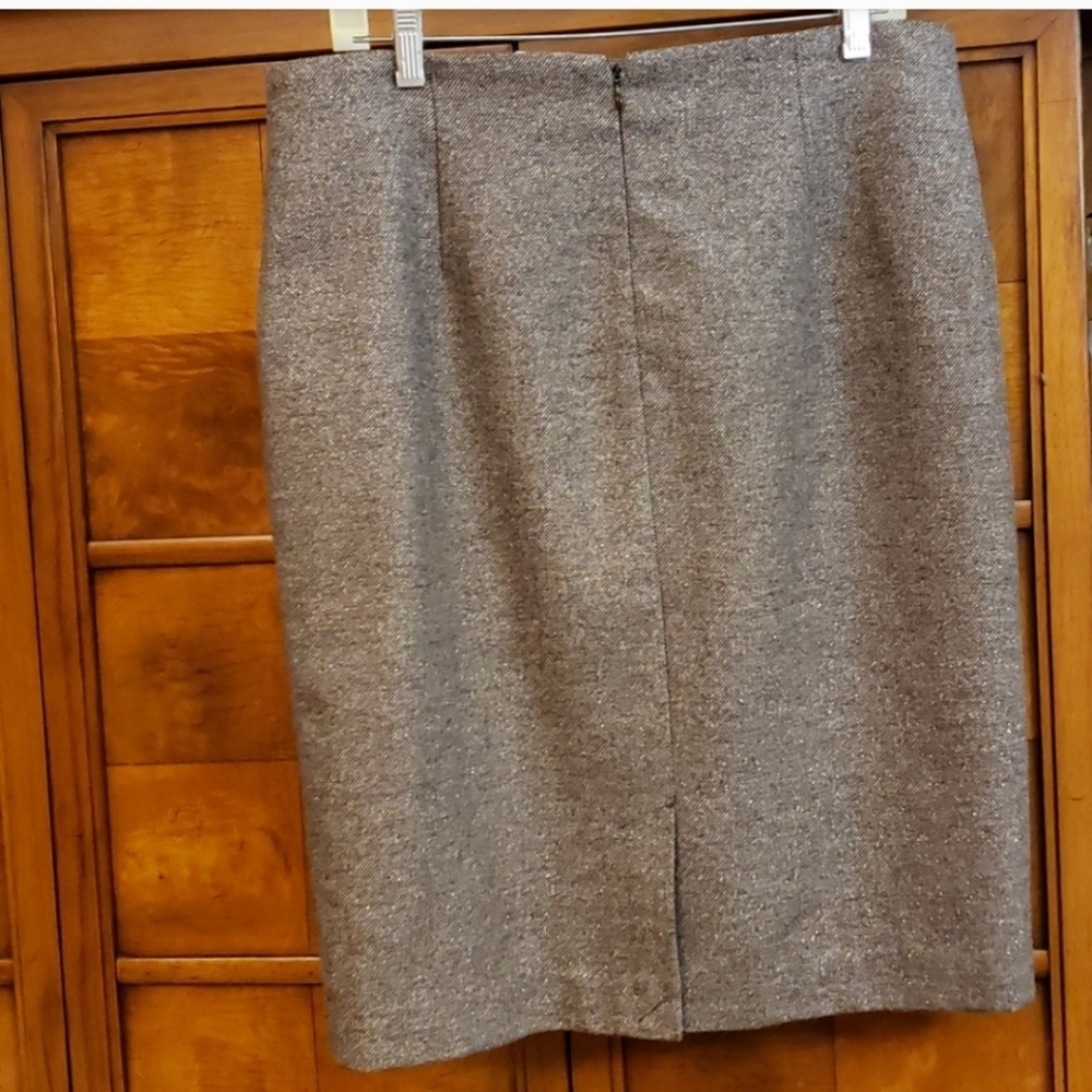 Liz Claiborne Tan-Gold Shimmering Look With  Black Lining Skirt Size 14